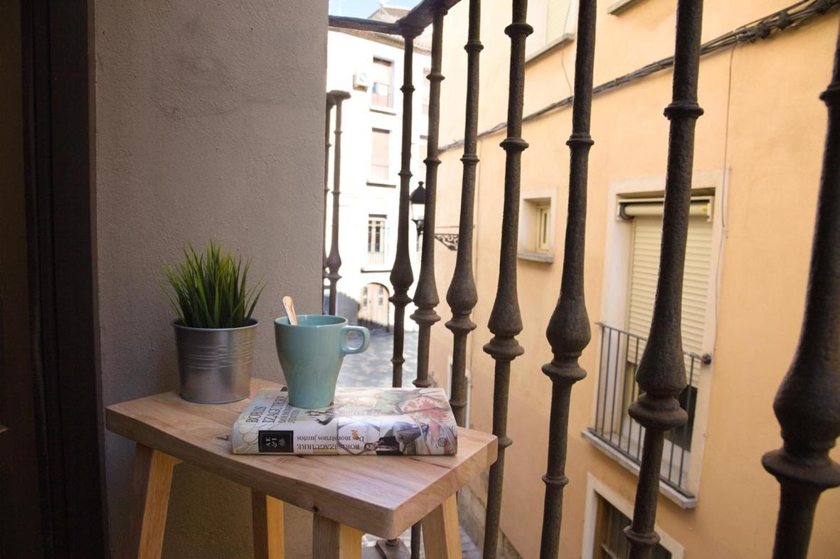 Apartamento Palacio Descalzos Tudela Dış mekan fotoğraf